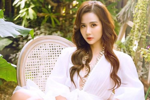 Rũ bỏ hình ảnh công sở nghiêm túc, nữ chính 'Thương ngày nắng về' hóa nàng thơ ngọt ngào