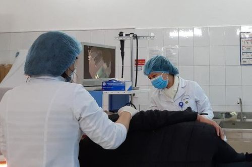 Giẫm phải đinh, vết thương đã lành nhưng vẫn bị uốn ván