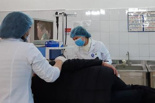 Uốn ván nguy kịch vì giẫm phải đinh mà không chịu đi khám