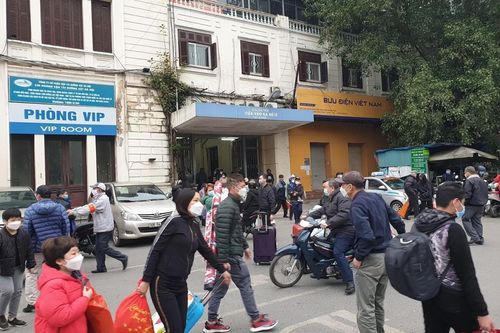 Khách đi lại đông đúc, đường sắt chạy thêm tàu Bắc- Nam