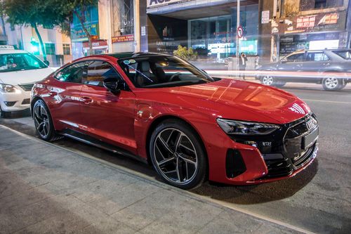 Cận cảnh Audi e-tron GT đầu tiên về Việt Nam