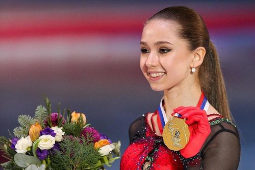 Thiên thần trượt băng Nga làm nên lịch sử tại Olympic Bắc Kinh