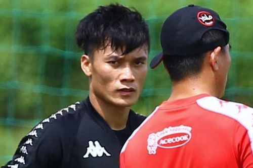 Thủ môn Bùi Tiến Dũng mắc Covid-19