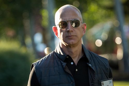 Gu thời trang kỳ quặc của tỷ phú Jeff Bezos
