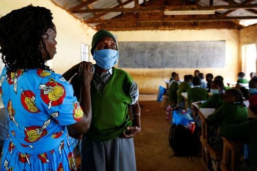 Trở lại trường ở tuổi 98, cụ bà Kenya nêu gương sáng hiếu học