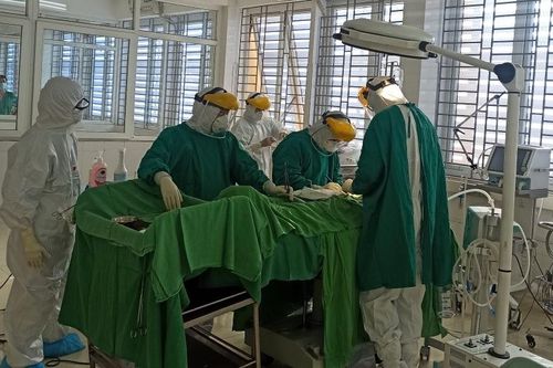 Sơn La phẫu thuật cấp cứu thành công bệnh nhân viêm ruột thừa mắc Covid-19