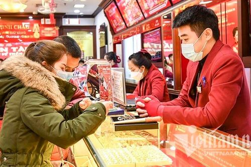 Chị bán cá 'ôm' 150 triệu từ Điện Biên xuống Hà Nội mua vàng vía Thần Tài