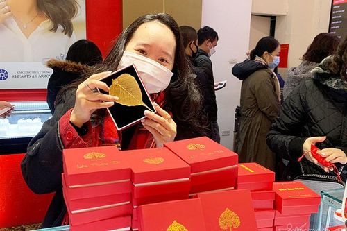 Giám đốc ôm 2,6 tỷ đồng mua vàng Thần tài tặng nhân viên