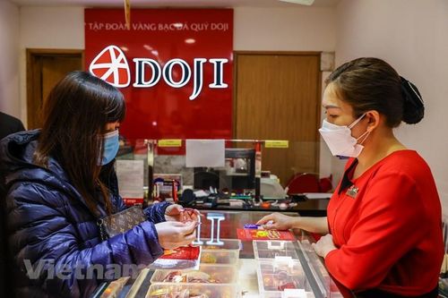 Chiều ngày vía Thần Tài, giá vàng 'bốc hơi' 500.000 đồng mỗi lượng