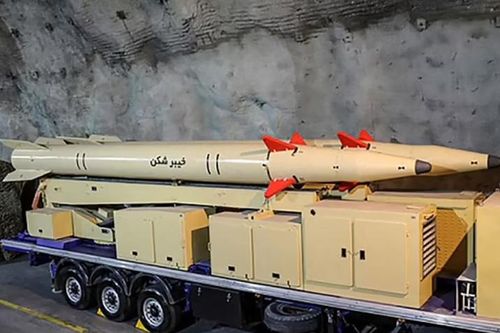 Cận cảnh tên lửa mới của Iran được cho có thể tấn công căn cứ Mỹ