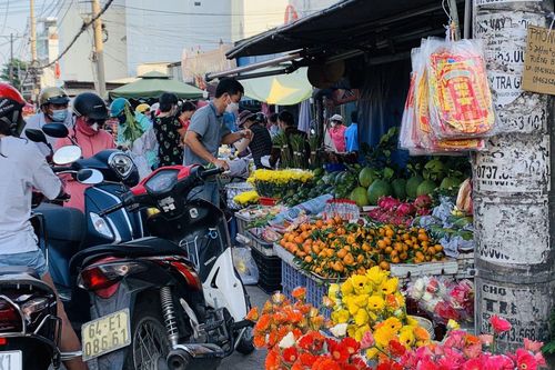 TP Hồ Chí Minh: Các mặt hàng cúng vía Thần Tài hút khách