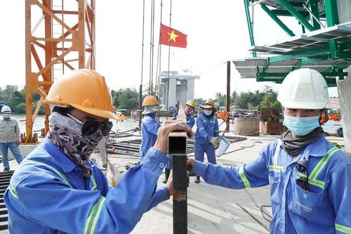 Tất bật trên những công trường trọng điểm ở miền Tây