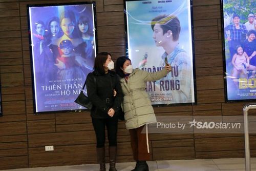 Người dân háo hức trở lại rạp chiếu phim: 'Mở là đến, chưa biết xem phim gì, tìm phòng vé còn đi lạc'