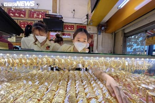 Người mua vàng trước ngày vía Thần Tài đã lỗ hơn 2 triệu đồng/lượng