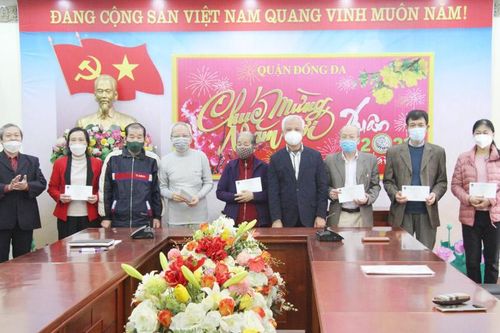 18.910 suất quà tặng người cao tuổi có hoàn cảnh khó khăn dịp Tết Nhâm Dần