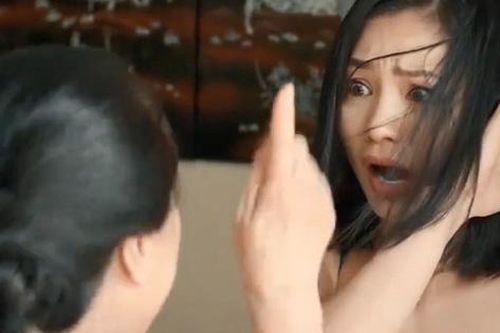 Ở trọ mời mãi không lên chơi ngày nào, vừa mua nhà riêng xong mẹ chồng và em chồng đã chuẩn bị sẵn đồ đòi đến sống cùng