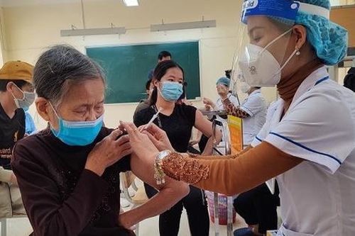 Số ca mắc COVID-19 tăng sau Tết, y tế địa phương dốc sức chống dịch
