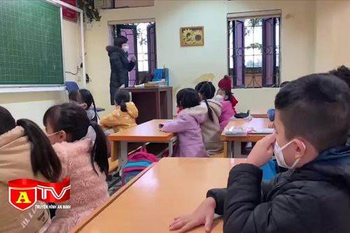 Học sinh lớp 1 đến lớp 6 tại 18 huyện, thị ở Hà Nội đi học trở lại