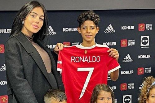 Ronaldo Junior ký hợp đồng với Man United
