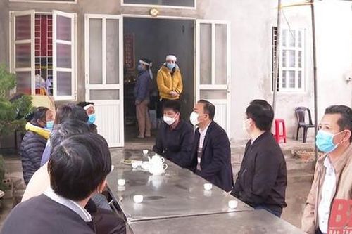 Chồng tử vong, vợ nguy kịch trong phòng đốt than đóng kín cửa