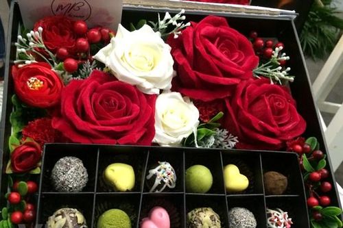 Sôi động thị trường hoa tươi và quà tặng cho ngày Valentine