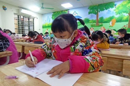 Học trực tiếp trở lại: Trường vừa dạy, vừa ôn tập cho học sinh