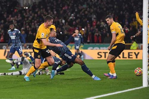 Lại nhận thẻ đỏ, Arsenal thắng kịch tính Wolves