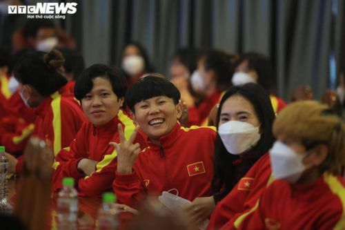 Chủ tịch UBND TP.HCM: 'Bóng đá nữ Việt Nam cần được quan tâm, đầu tư bình đẳng'