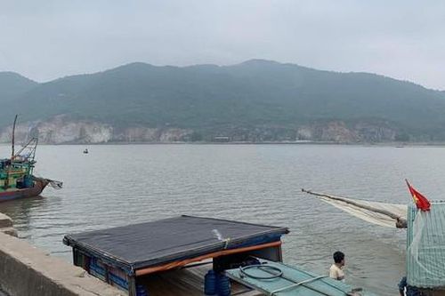 Gỡ lưới dính vào chân vịt tàu cá, người đàn ông đuối nước tử vong