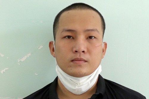 Tạm giam thanh niên tạt xăng đốt công an