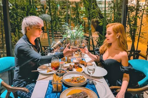 Nhiều nhà hàng ở TP.HCM, Hà Nội hết bàn đêm Valentine