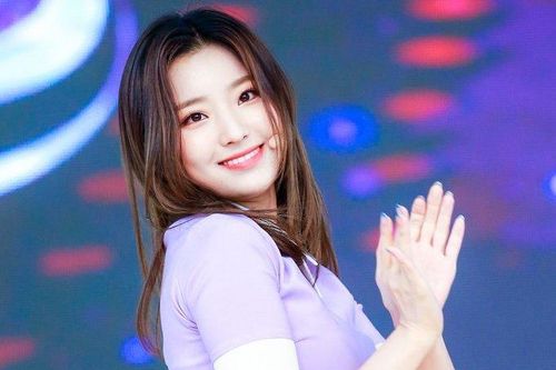 Nữ thần tượng Hàn Quốc bị chỉ trích đạo đức giả