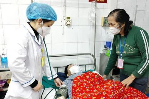 Người đàn ông bị đâm xuyên gan do trượt chân ngã