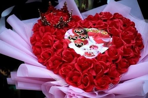 Valentine cận kề, hoa hồng tăng giá gấp 3-4 lần, thay đổi từng ngày