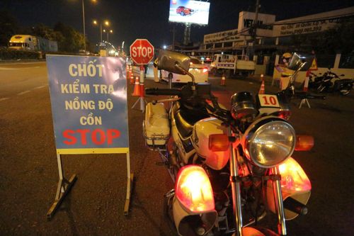 Bị xử phạt 35 triệu đồng vì uống hai lon bia vẫn lái xe