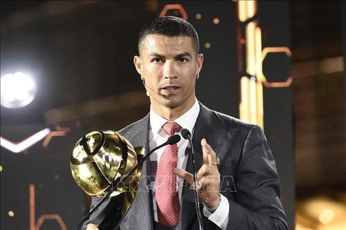 Ronaldo kiếm tiền từ Instagram nhiều gấp 3 lần lương ở Manchester United