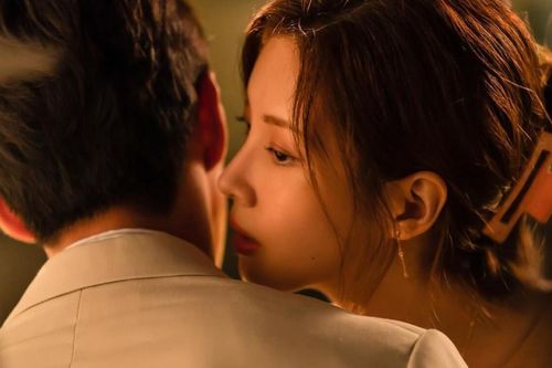 'Love and Leashes' của Seohyun (SNSD) ngập tràn cảnh nóng táo bạo, netizen liên tưởng đến '50 sắc thái'