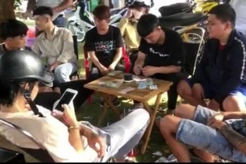 Bắt 9 còn bạc đang sát phạt ở quán cà phê bìa rừng biên giới