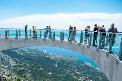 Những cây cầu kính đặc biệt trên thế giới