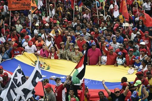 Tuần hành lớn ủng hộ chính phủ tại Venezuela