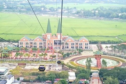 Cáp treo Núi Sam chính thức vận hành