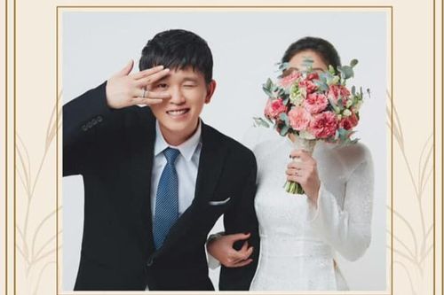 B Ray bất ngờ thông báo tổ chức đám cưới vào ngày 14/2, thiệp cưới cũng đã được gửi đi