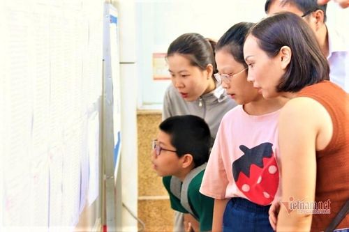 Tuyển sinh lớp 6 trường hot ở Hà Nội: Phí giữ chỗ lên tới 20 triệu đồng