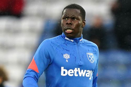 Zouma bị cấm thi đấu vì hành hạ mèo?