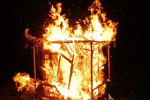 Đừng để tiền thật hóa tàn tro!