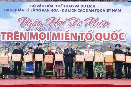 Chủ tịch nước dự Ngày hội 'Sắc Xuân trên mọi miền Tổ quốc'