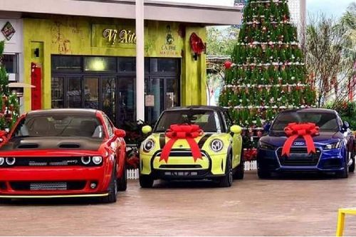 Đại gia Vân Đồn tiếp tục 'khoe' hàng loạt ôtô tiền tỷ mới tậu