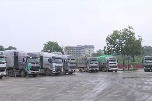 Vẫn còn hơn 3.200 xe hàng tồn ở cửa khẩu phía Bắc