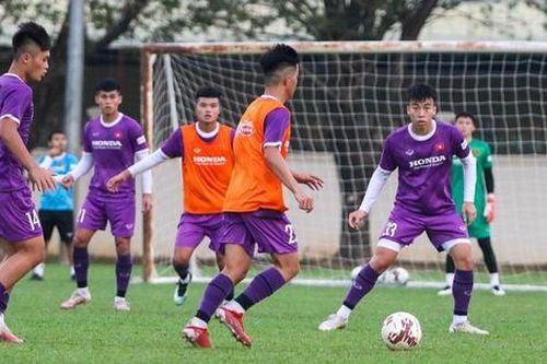 Ông Đinh Thế Nam chia quân tập chiến thuật