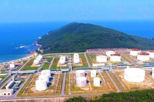 'Sếp' PVN đến Dung Quất giữa lúc chuyện cung xăng, dầu đang 'nóng'